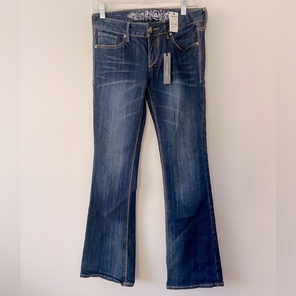 Express boot cut Stella low
rise regular fit short NWT
29" inseam